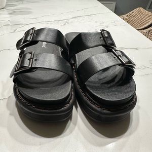 Platform sandal never worn